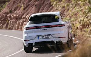 Cars wallpapers Porsche Cayenne Turbo E-Hybrid (Carrara White Metallic) - 2023