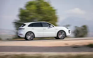 Cars wallpapers Porsche Cayenne Turbo E-Hybrid (Carrara White Metallic) - 2023