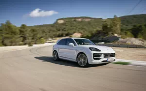 Cars wallpapers Porsche Cayenne Turbo E-Hybrid (Carrara White Metallic) - 2023