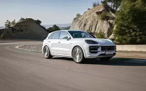 Cars wallpapers Porsche Cayenne Turbo E-Hybrid (Carrara White Metallic) - 2023