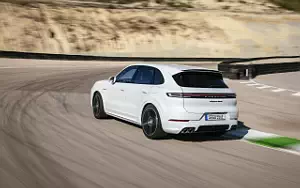 Cars wallpapers Porsche Cayenne Turbo E-Hybrid (Carrara White Metallic) - 2023