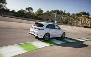 Cars wallpapers Porsche Cayenne Turbo E-Hybrid (Carrara White Metallic) - 2023