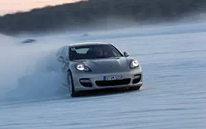 Cars wallpapers Porsche Panamera 4S - 2013