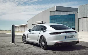 Cars wallpapers Porsche Panamera Turbo S E-Hybrid - 2017