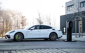 Cars wallpapers Porsche Panamera Turbo S E-Hybrid (Carrara White Metallic) - 2020