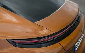 Cars wallpapers Porsche Panamera Turbo E-Hybrid (Madeira Gold Metallic) - 2024