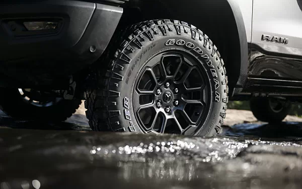 Cars wallpapers Ram 1500 Rebel (Billet Silver Metallic/Diamond Black) - 2024