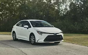 Cars wallpapers Toyota Corolla LE Hybrid Sedan US-spec - 2019