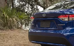 Cars wallpapers Toyota Corolla LE Hybrid Sedan US-spec - 2019
