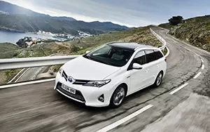 Cars wallpapers Toyota Auris Touring Sports Hybrid - 2013