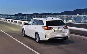 Cars wallpapers Toyota Auris Touring Sports Hybrid - 2013