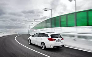 Cars wallpapers Toyota Auris Touring Sports Hybrid - 2013