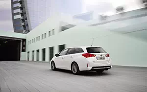 Cars wallpapers Toyota Auris Touring Sports Hybrid - 2013