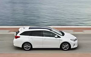 Cars wallpapers Toyota Auris Touring Sports Hybrid - 2013