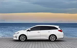 Cars wallpapers Toyota Auris Touring Sports Hybrid - 2013