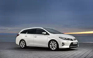 Cars wallpapers Toyota Auris Touring Sports Hybrid - 2013