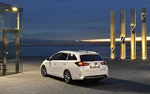 Cars wallpapers Toyota Auris Touring Sports Hybrid - 2013