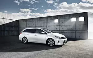 Cars wallpapers Toyota Auris Touring Sports Hybrid - 2013