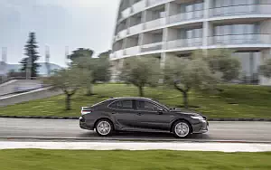 Cars wallpapers Toyota Camry Hybrid - 2019