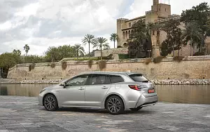 Cars wallpapers Toyota Corolla Touring Sports Hybrid 1.8L - 2019