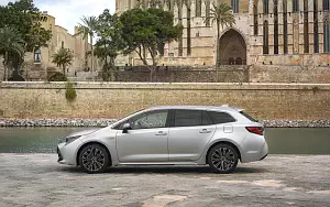 Cars wallpapers Toyota Corolla Touring Sports Hybrid 1.8L - 2019