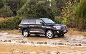 Cars wallpapers Toyota Land Cruiser 200 - 2012