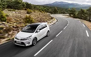 Cars wallpapers Toyota Verso - 2013