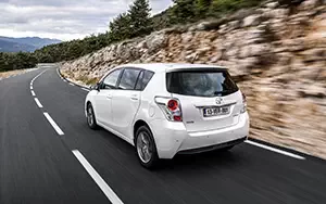 Cars wallpapers Toyota Verso - 2013