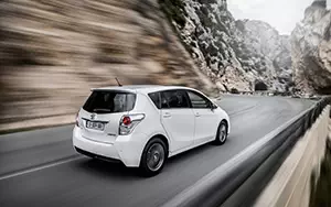 Cars wallpapers Toyota Verso - 2013