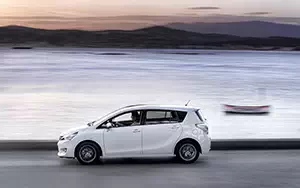 Cars wallpapers Toyota Verso - 2013