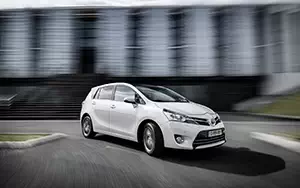 Cars wallpapers Toyota Verso - 2013