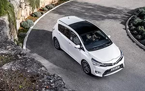 Cars wallpapers Toyota Verso - 2013