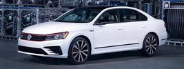 Volkswagen Passat GT US-spec - 2018