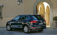 Cars wallpapers Volkswagen Touareg Hybrid - 2010