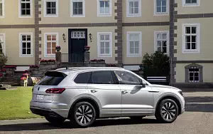 Cars wallpapers Volkswagen Touareg eHybrid - 2020