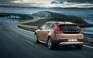 Cars wallpapers Volvo V40 Cross Country - 2013