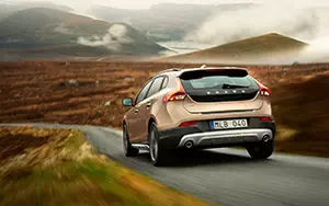 Cars wallpapers Volvo V40 Cross Country - 2013