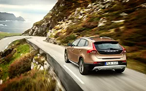 Cars wallpapers Volvo V40 Cross Country - 2013