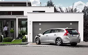 Cars wallpapers Volvo V60 Plug-in-Hybrid - 2013