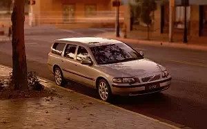 Cars wallpapers Volvo V70 - 2001