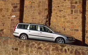 Cars wallpapers Volvo V70 - 2001