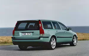 Cars wallpapers Volvo V70 R - 2004