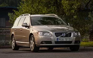 Cars wallpapers Volvo V70 - 2013