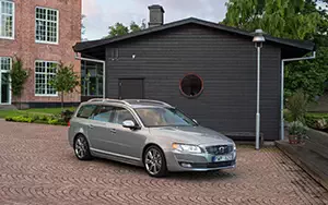 Cars wallpapers Volvo V70 D5 - 2014