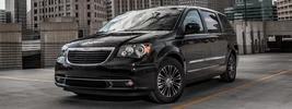 Chrysler Town & Country S - 2013