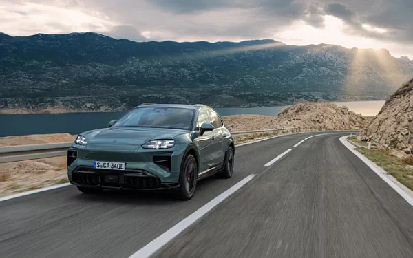 Cars wallpapers Porsche Cayenne Turbo Electric - 2026