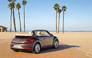 Cars wallpapers Volkswagen Beetle Cabriolet 70s Edition - 2012