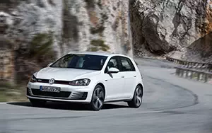 Cars wallpapers Volkswagen Golf GTI 5door - 2013