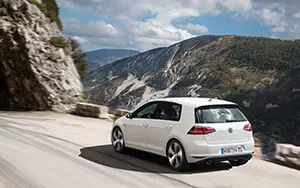 Cars wallpapers Volkswagen Golf GTI 5door - 2013