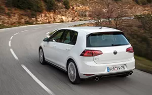 Cars wallpapers Volkswagen Golf GTI 5door - 2013